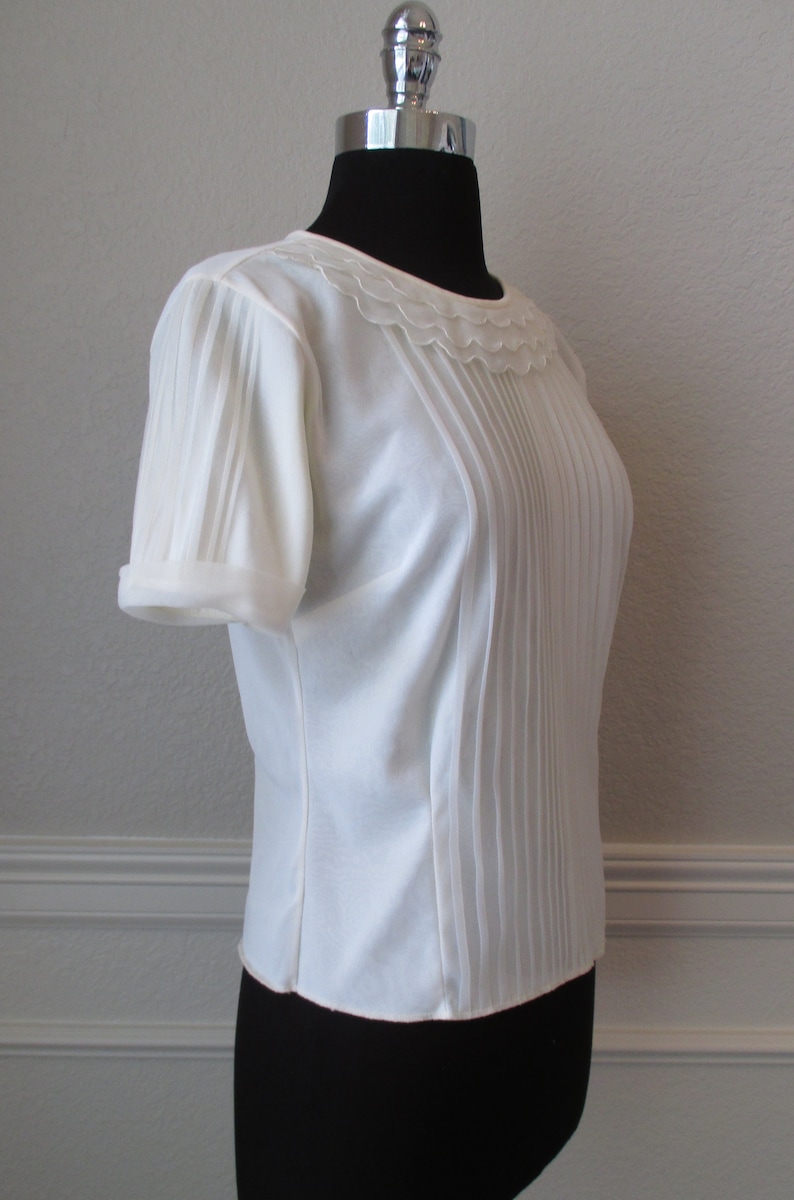 Back Button Pleated Front Sheer Ivory Blouse Ruffled Collar Short Sleeve Shirt Sz S