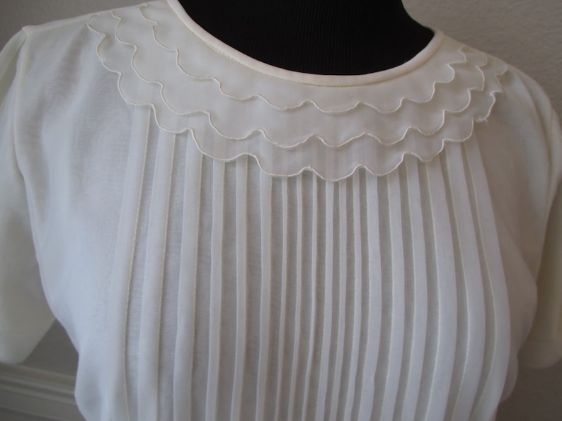 Back Button Pleated Front Sheer Ivory Blouse Ruffled Collar Short Sleeve Shirt Sz S