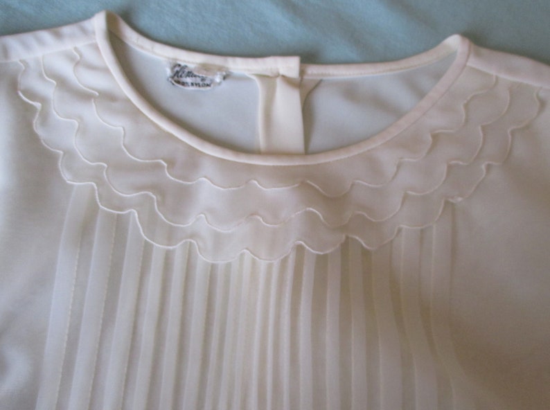 Back Button Pleated Front Sheer Ivory Blouse Ruffled Collar Short Sleeve Shirt Sz S