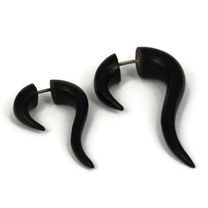 Boucles d&#39;oreilles noires fausses jauge, faux piercing, boucles d&#39;oreilles fausse jauge, fausses jauge d&#39;oreille, boucles d&#39;oreilles tribales en bois, fausses boucles d&#39;oreilles plug, fausse civière