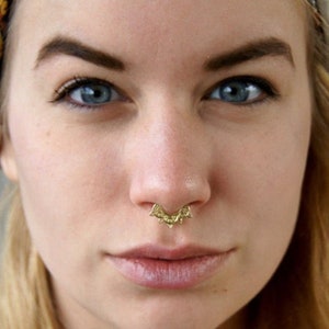 Geometrischer Gold Septum Ring - Septum Schmuck - Piercing - 16G Septum Ring - 18G Septum - Tribal Septum - indischer Septum Ring (G28)