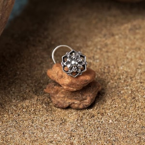 Sterlingzilveren neuspiercing met lotus, Indiase tribale neuspiercing