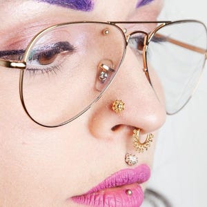 Piercing de Nariz Dourado - Piercing de Nariz Pequeno - Piercing de Nariz Tribal - Piercing de Nariz Indiano - Joia para Nariz - Piercing no Nariz - Narina (NG18) imagem 6