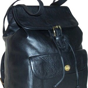 Backpack in leather and front phone pocket.