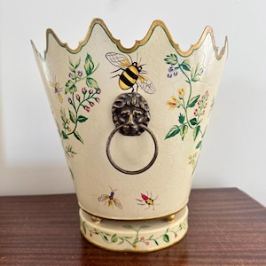 Vintage Chinoiserie Gilt Tole Cache Maceta Maceta