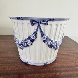 cache-pot floral vintage bleu blanc en chintz, italien