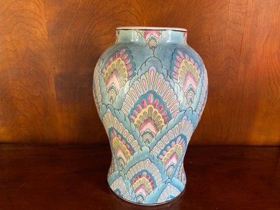 Chinese old porcelain Pastel peacock Patterns lid jar Storage pot 