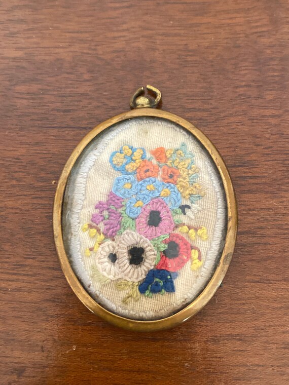 Vintage Embroidered Flower Bouquet Brass Brooch - image 7