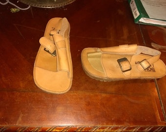 where are earth shoes made