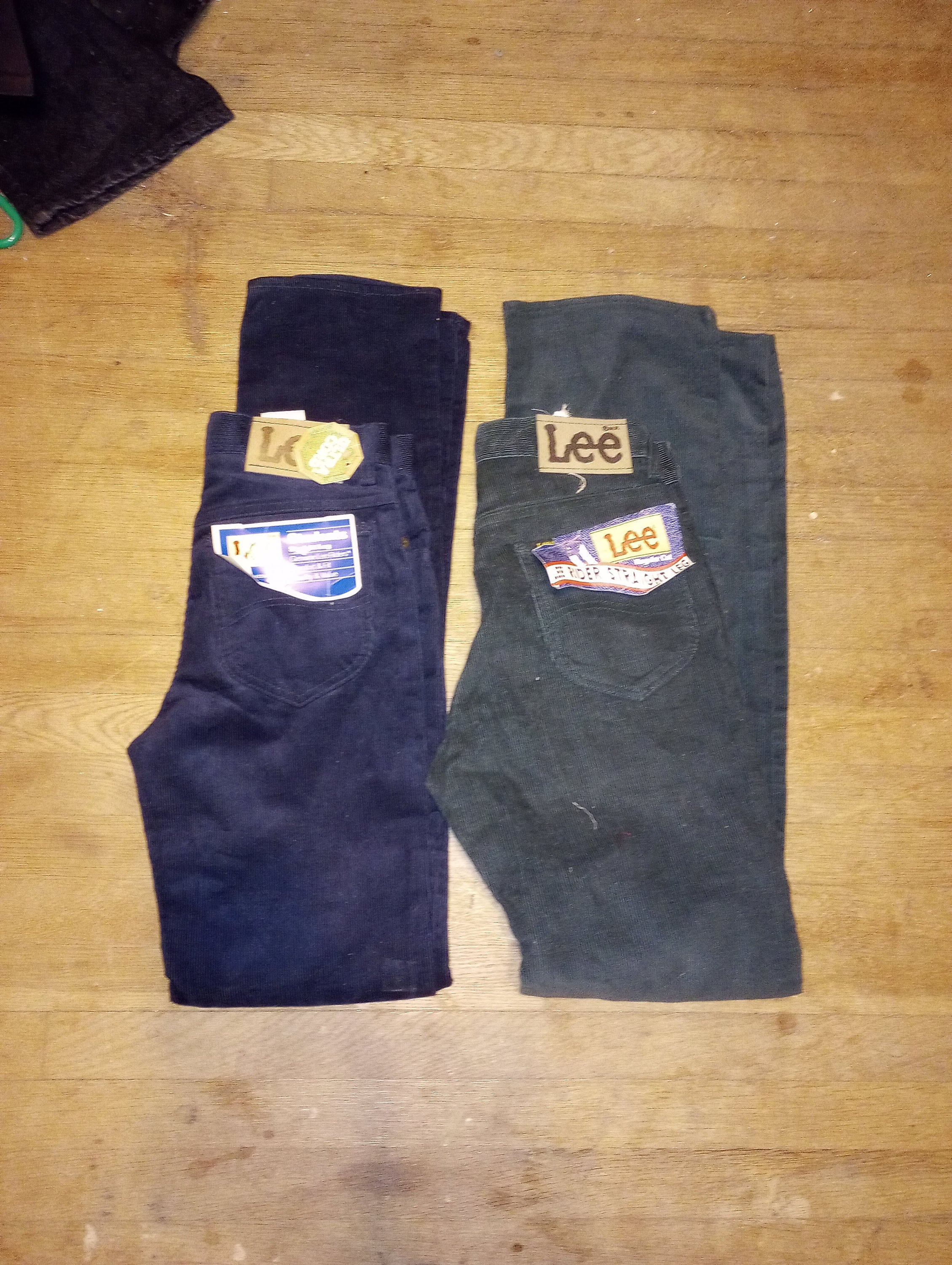 Pantaloni vintage Deadstock Lee Riders Ultra Cords in velluto a coste Pantaloni vintage Deadstock Lee Riders Ultra Cords in velluto a coste