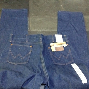Vintage deadstock wrangler indago jeans 13 mwz pantaloni realizzati USA uomo 36x32 cotone gamba dritta crudi lavato 1970 indossare sneaker scarpa Boot