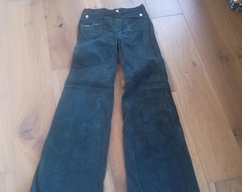 Deadstock vintage nos Wrangler bell bottom corduroy low rise hip-hugger jean USA women 28x32 or 32x33 pant 1970 hippie over dyed green