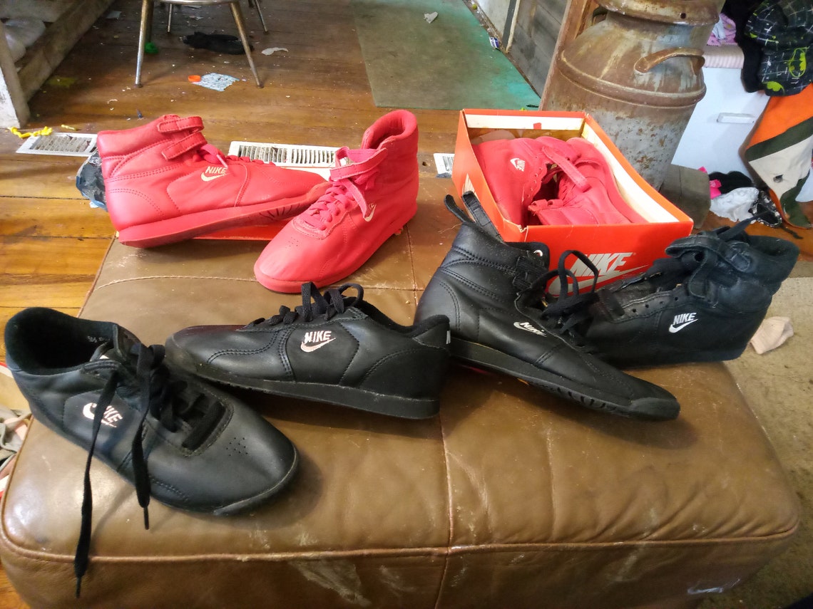nike 1986 Aero fit vintage deadstock.            leather sneaker shoe high or low top aerobic pick 1 women 5.5 or 6 red or black swish & box, foto 2 di 5