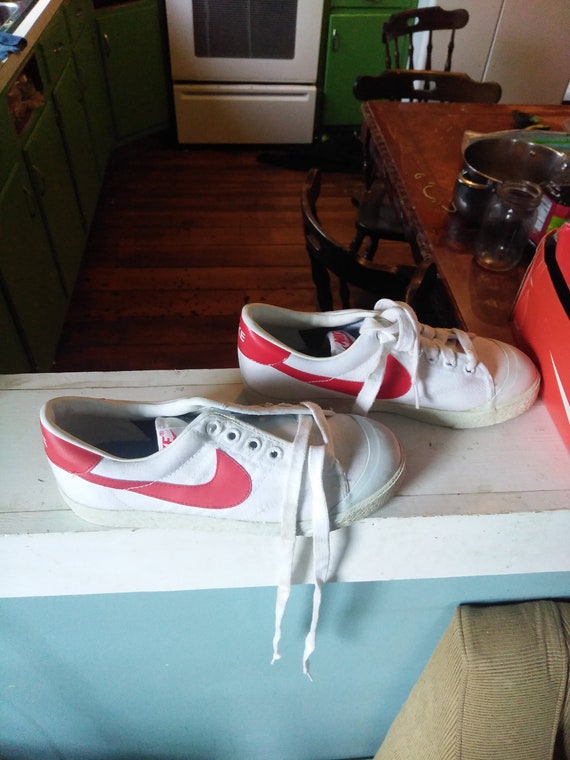 1981 nike vintage deadstock sneakers shoes low to… - image 2