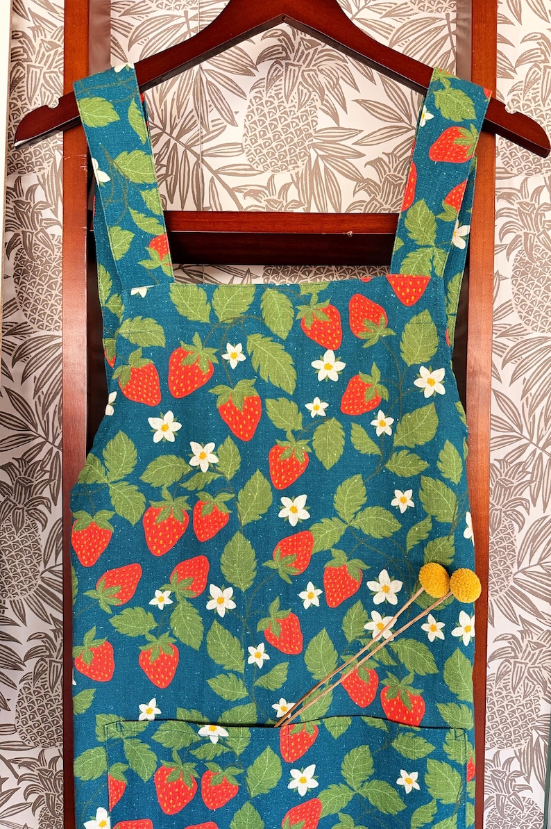 Cross back apron/cotton apron/artists apron/korean style apron/painters apron/ printers apron/ pinafore apron/ apron with pockets Strawberry Fields