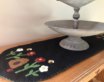 Felt,table runner, bee, hive, flowers, black, bee decor, bee party, table cover,tier bee display