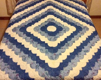 Vintage Drunkards Path Full Size Quilt, Cottage Cabin Decor