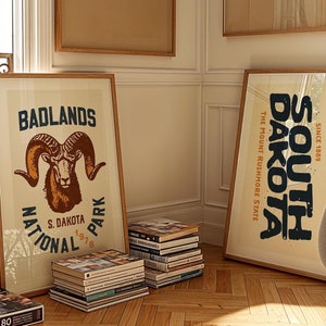 Juego de 2 impresiones de viajes retro de Dakota del Sur, arte de Dakota del Sur, carteles del estado del monte Rushmore, arte de Badlands, regalo para viajeros, decoración de pared al aire libre