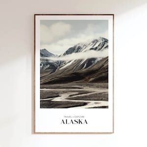 Poster di viaggio rustico in Alaska Montagne dell'Alaska Stampa Arte da parete da viaggio Destinazione scenica Decorazione da parete da viaggio all'aperto Regalo per viaggiatori