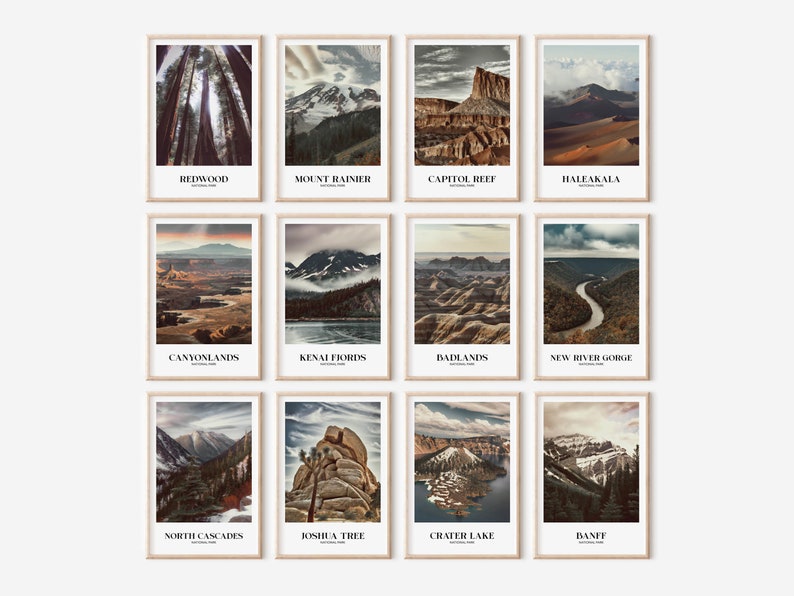 K&ouml;nnte beinhalten: Eine Collage aus 12 Vintage-Plakaten mit malerischen Ansichten verschiedener Nationalparks in den Vereinigten Staaten. Jedes Plakat zeigt den Namen eines anderen Parks und ein Foto der Landschaft des Parks.