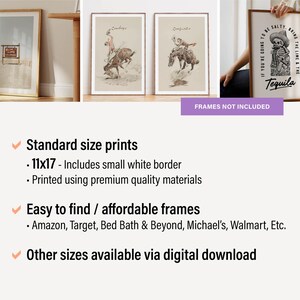 Op de afbeelding: Een verzameling ingelijste kunstprints, waaronder een woestijnsc&egrave;ne, cowboy-illustraties en een tequila-thema print. De prints zijn 28x43 cm en gedrukt op hoogwaardige materialen. Frames zijn niet inbegrepen.