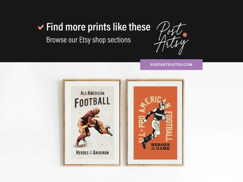 K&ouml;nnte beinhalten: Zwei Vintage-Poster mit Illustrationen von American-Football-Spielern. Das Poster links hat einen wei&szlig;en Hintergrund mit dem Text "ALL-AMERICAN FOOTBALL" und "HEROES of the GRIDIRON". Das Poster rechts hat einen orangenen Hintergrund mit dem Text "ALL-PRO AMERICAN FOOTBALL" und "HEROES of the GAME".