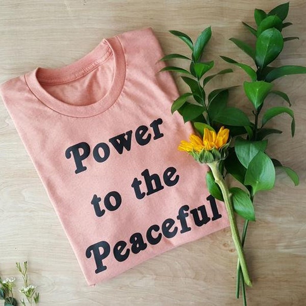 Camiseta Power to the Peaceful Unisex, camisetas gráficas geniales, camisetas para damas, ropa de cadera, estilo mamá, menos es más, camiseta simple, minimalista