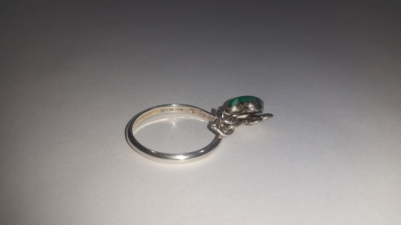 Vintage Sterling Charm Ring 925 Silver Size 8 Womens Girls Heart Flower Power Jewellery Jewelry Green Gemstone
