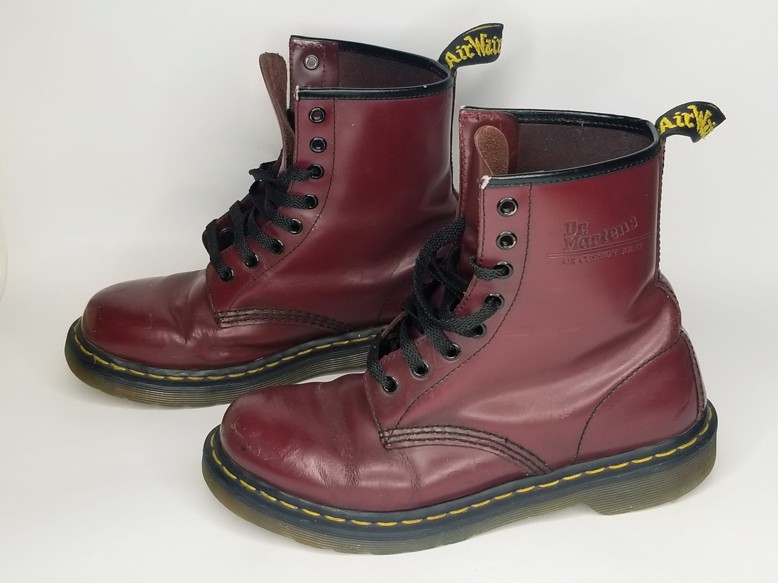 doc martens with red laces meaning