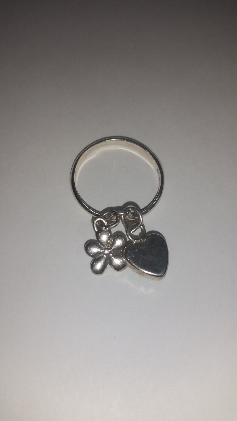 Vintage Sterling Charm Ring 925 Silver Size 8 Womens Girls Heart Flower Power Jewellery Jewelry Green Gemstone
