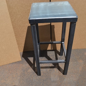 Metal Table/Counter/Bar Stool