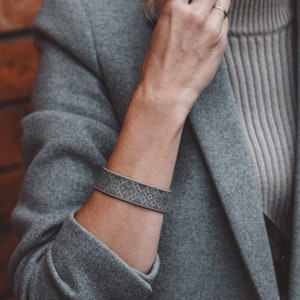 Latvian Sign pattern Leather bracelet