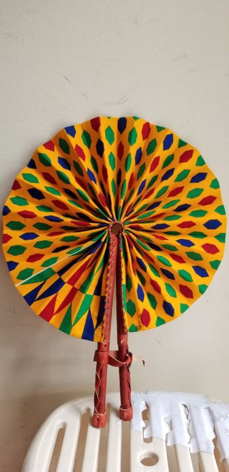 Hand-held fan kente
