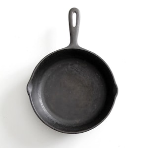 vintage cast iron 8 inch skillet