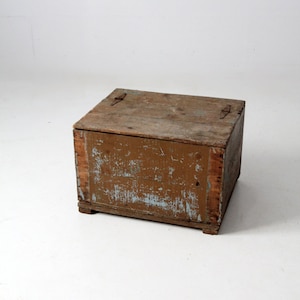 scatola portaoggetti rustica in legno d'epoca
