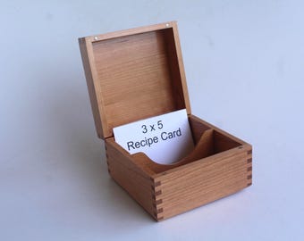 Recipe Box for 3x5 Cards with removable Divider made of Cherry (r114223D)