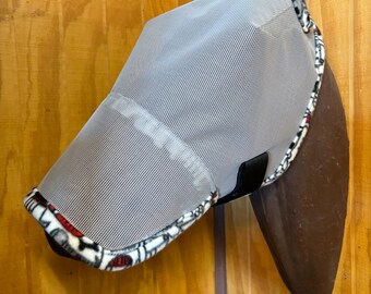 Máscara personalizada contra moscas de caballo - Tamaño mediano - Oreja única con babero - Malla gris con ribete #519