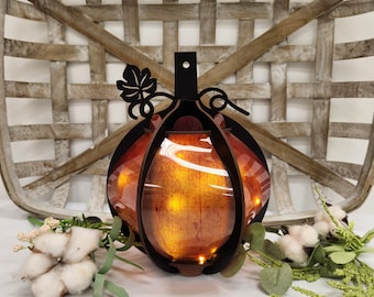 Lanterne citrouille décorative d'automne avec guirlandes lumineuses luciole, pièce maîtresse d'automne ou gardienne, décoration unique de fête d'Halloween ou d'automne, décoration de cheminée