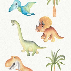 Może przedstawiać: Aquarelowe ilustracje dinozaur&oacute;w, palm i wulkanu. Dinozaury są zielone, fioletowe, niebieskie, pomarańczowe i brązowe. Palmy są zielone z brązowymi pniami. Wulkan jest fioletowy z białą chmurą.