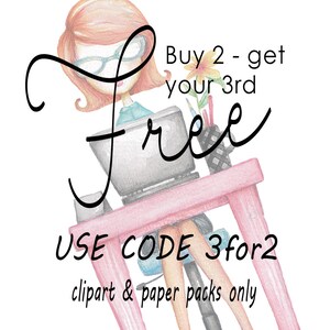 K&ouml;nnte beinhalten: Eine Cartoon-Illustration einer Frau, die an einem Schreibtisch mit einem Computer, einer Blume und Bleistiften sitzt. Der Text lautet "Kaufe 2 - erhalte dein 3. gratis. VERWENDE CODE 3for2 Clipart & Papierpakete nur."