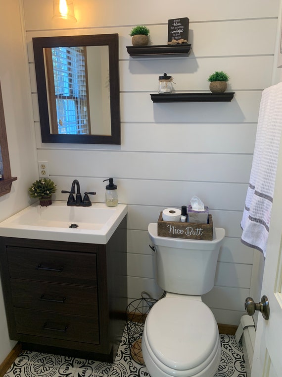 How to Organize & Update a Small Farmhouse Bathroom for Summer