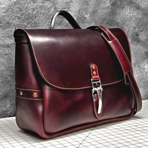 Chicago 17" Mail Bag, Burgundy Horween Chromexcel Leather Messenger Bag with Quik Latch, Shoulder Bag, Vintage Mailbag