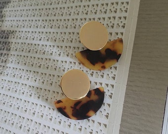 The Ava Earrings. Modern Tortoise Shell Earrings. Geometric Tortoise Shell Earrings. Blonde Tortoise Shell Earrings.