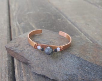 copper INTUITION bracelet. labradorite. lapis lazuli. sodalite. moonstone. minimalist. healing crystal jewelry. gemstone. protection.