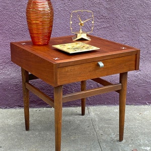 Mid century Merton Gershun for American of Martinsville  X end table