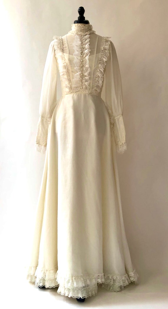 Victorian Style Wedding Dress with Pockets 1970s Gem