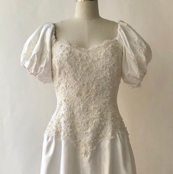 Beaded Alencon Lace & Taffeta Bridal/Wedding Dres… - image 8