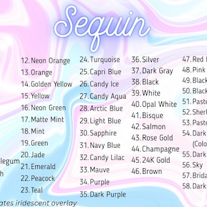 K&ouml;nnte beinhalten: Eine Farbkarte mit dem Titel Sequin und einem pastellfarbenen, marmorierten Hintergrund. Sie listet 58 nummerierte Farboptionen von Dark Red bis Dark Leopard auf, darunter verschiedene Rosa-, Blau-, Gr&uuml;n- und Metallic-T&ouml;ne. Ein Hinweis besagt, dass Candy f&uuml;r eine irisierende Beschichtung steht.