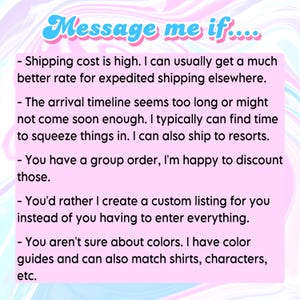 K&ouml;nnte beinhalten: Ein hellrosa rechteckiges Schild mit marmoriertem Hintergrund und blauem Text, der lautet: Message me if... Shipping cost is high, arrival timeline seems too long, you have a group order, you want a custom listing, or you are unsure about colors.