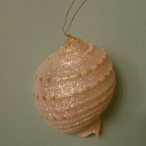 Tona Seashell Ornament Glitter   Memento Gift    Elegant  Sparkling   Exotic  Hanging  Beach Decor   Nautical Centerpiece